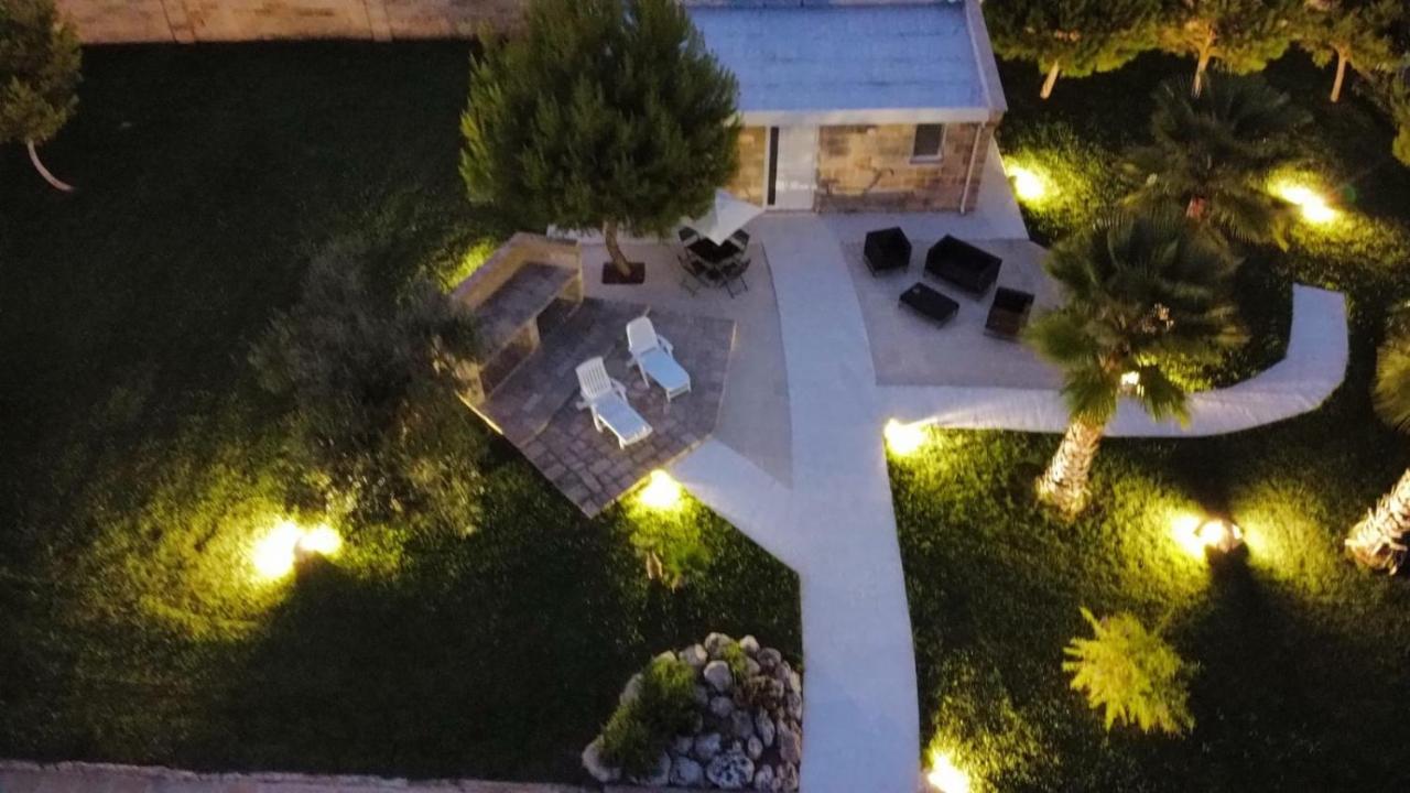 Il Giardino Deluxe Villa Lizzanello Exterior photo